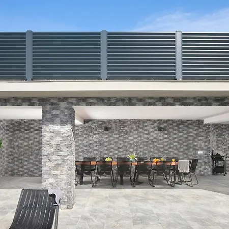 Chanel Villa