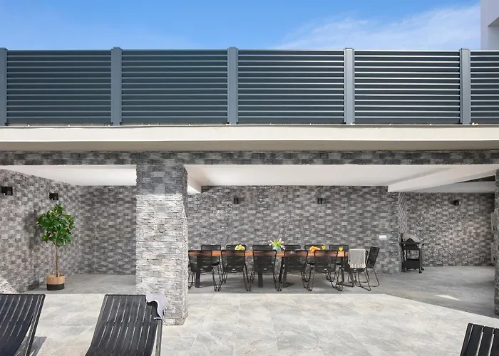 Chanel Villa